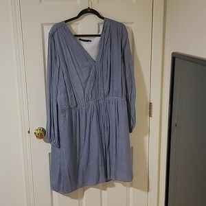 Patterned long sleeve v neck dress